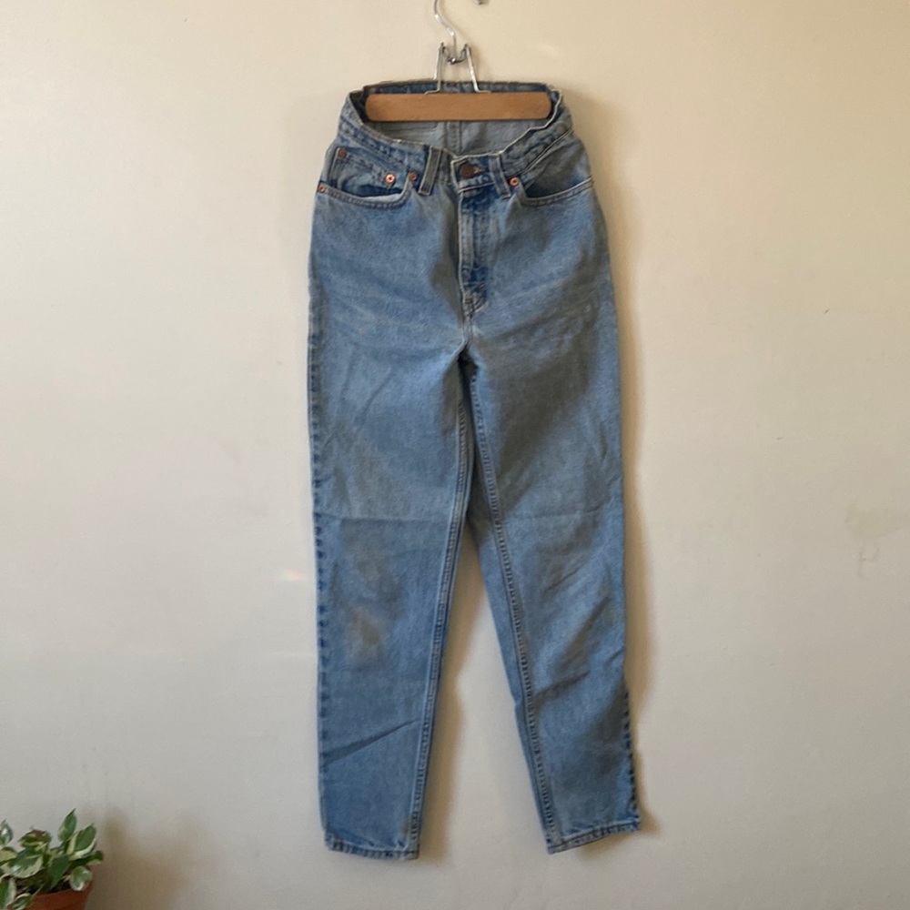 Levi’s Women High Waisted Tapered Jeans